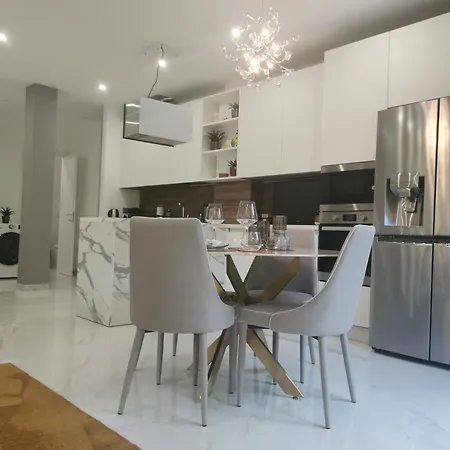 Vanecia's Luxury Apartman