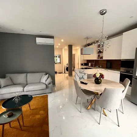 Vanecia's Luxury *
